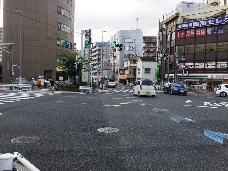 北浦和駅前の大通り