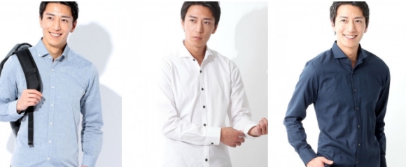 砂浜で佇む男性