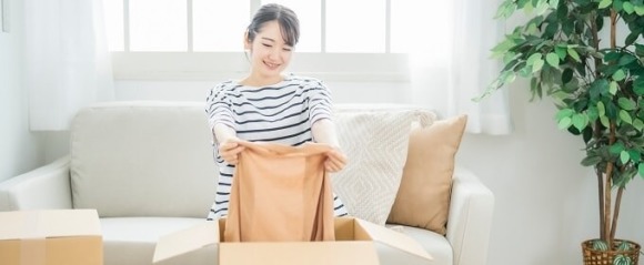 上京して間もない女性