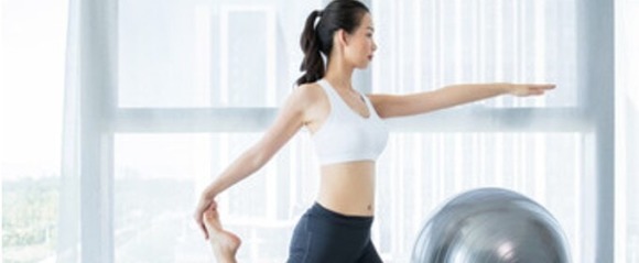 運動する女性のイメージ