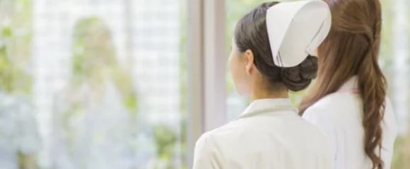 看護師の女性　画像