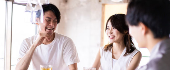 友人の紹介で出会うイメージ