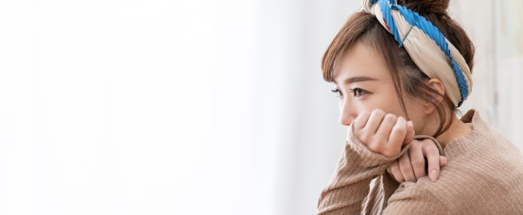 寂しい女性のイメージ