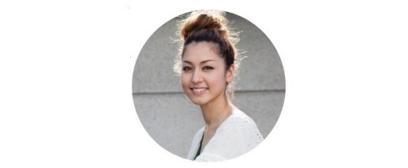 女性の笑顔