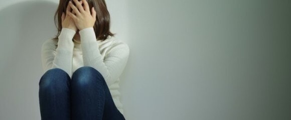 女性 絶望