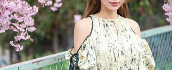 露出が多い服を着ている女性