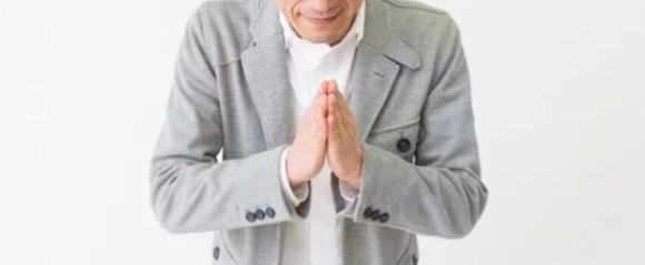媚びるような態度は見せない