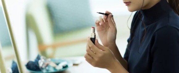 外見 褒める 化粧 女性