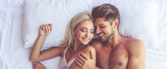 ピロートークする男女