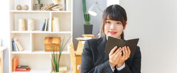 確認を取る女性のイメージ