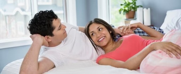 甘える女性イメージ