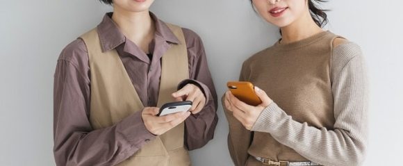 気軽に連絡が取れる女性のイメージ