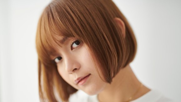 ショートヘアの女性