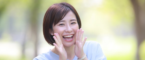 明るい活発な女性