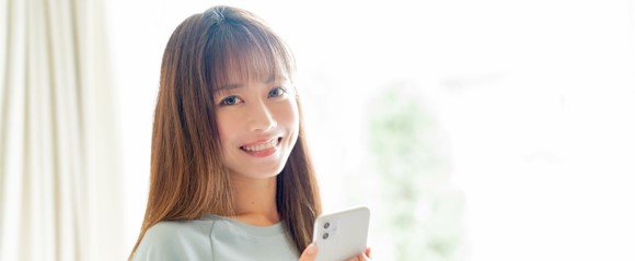 笑顔 明るい女性