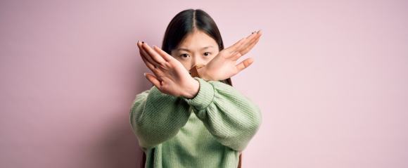 拒否する女性のイメージ画像