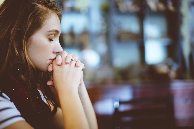 女性が寂しいと感じる瞬間