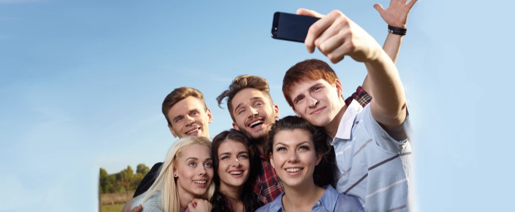 Tinder　複数人いる写真